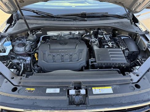 Certified 2023 Volkswagen Tiguan SE R-Line image 28