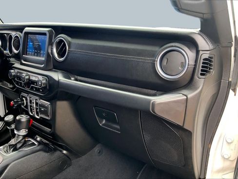 Used 2018 Jeep Wrangler Unlimited Sahara AWD/4WD image 19