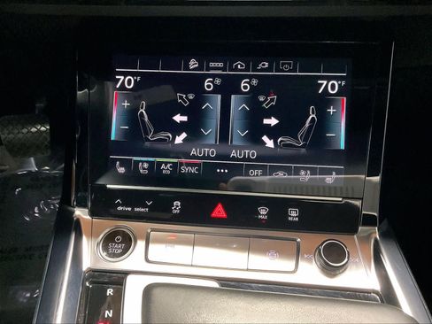 Certified 2023 Audi e-tron Premium Plus w/ Premium Plus Package AWD/4WD image 32