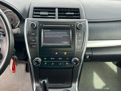 Used 2017 Toyota Camry SE image 14