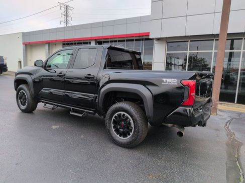 Used 2026 Toyota Tacoma TRD Off-Road AWD/4WD image 3
