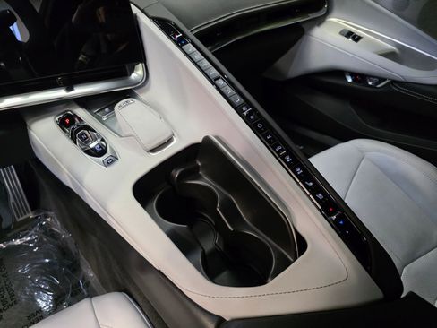 Used 2020 Chevrolet Corvette Stingray Preferred Cpe w/ 2LT Preferred Equipment Group RWD image 27