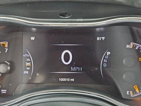 Used 2019 Jeep Grand Cherokee Laredo RWD image 10