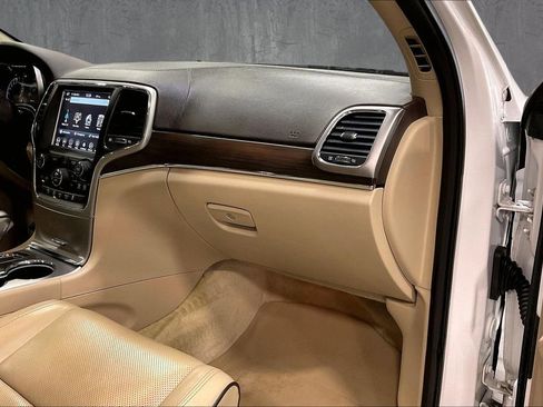 Used 2018 Jeep Grand Cherokee Overland AWD/4WD image 26