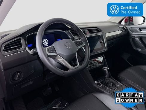 Certified 2022 Volkswagen Tiguan SE w/ Panoramic Sunroof Package image 9