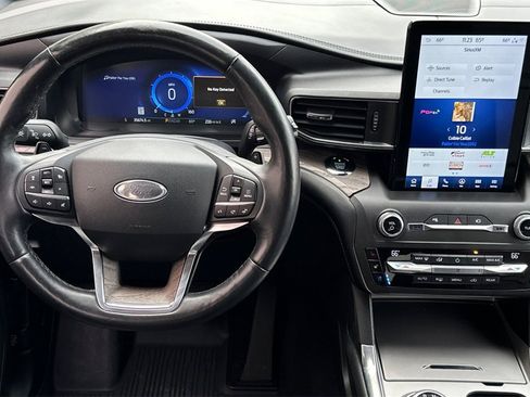 Used 2020 Ford Explorer Platinum w/ Premium Technology Package image 14