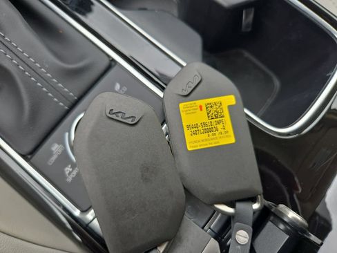 Used 2025 Kia Telluride SX image 35