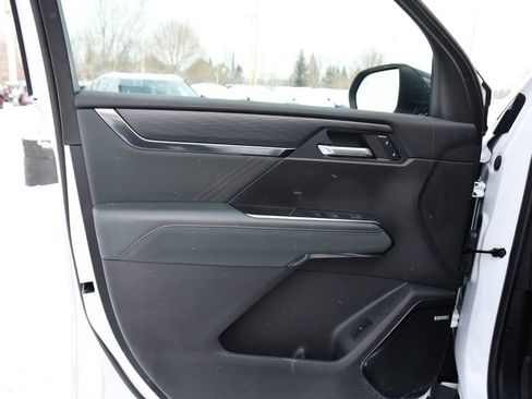 Used 2024 GMC Acadia AT4 w/ Luxury Package image 25