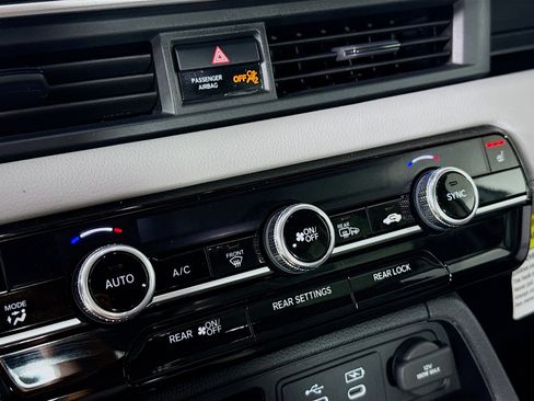 Used 2024 Honda Pilot EX-L image 17