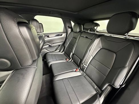 Certified 2025 Porsche Cayenne AWD/4WD image 41