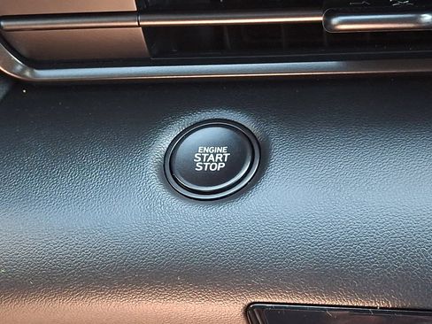 Certified 2025 Hyundai Elantra Sport image 22