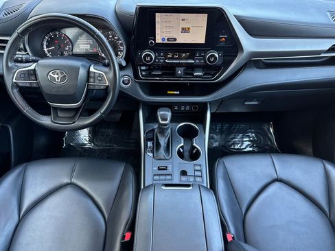 Certified 2024 Toyota Highlander XLE AWD/4WD image 13