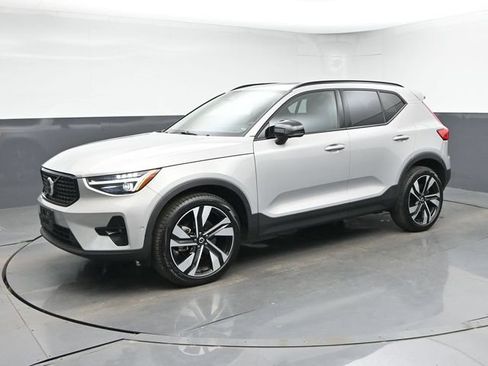 Used 2023 Volvo XC40 B5 Ultimate w/ Protection Package Premier AWD/4WD image 4