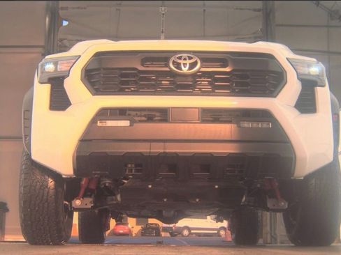 Used 2025 Toyota Tacoma TRD Off-Road image 3