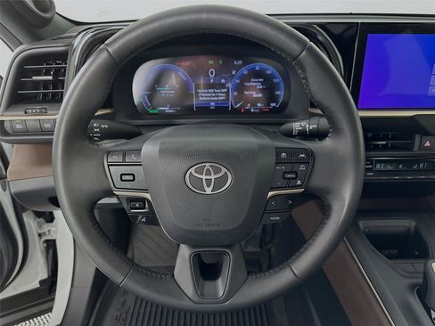 Certified 2023 Toyota Crown Limited image 19