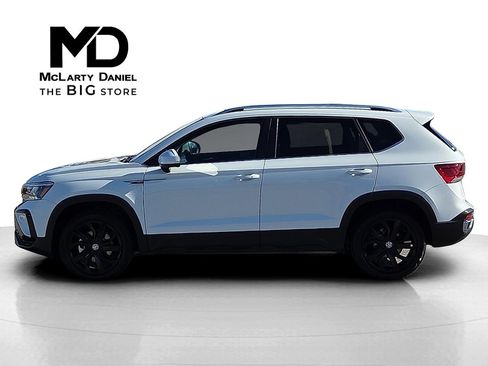 Used 2024 Volkswagen Taos SE image 3