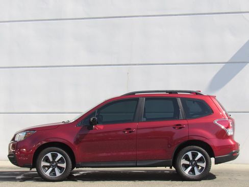 Used 2017 Subaru Forester 2.5i w/ Alloy Wheel Package AWD/4WD image 4
