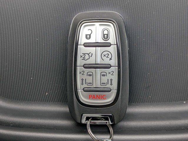 New 2027 Chrysler Pacifica Select FWD image 32