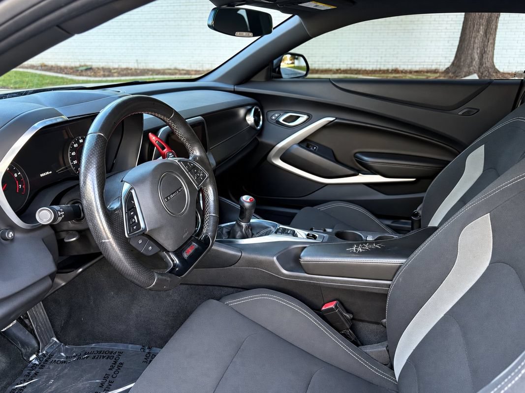 Used 2016 Chevrolet Camaro SS RWD image 9