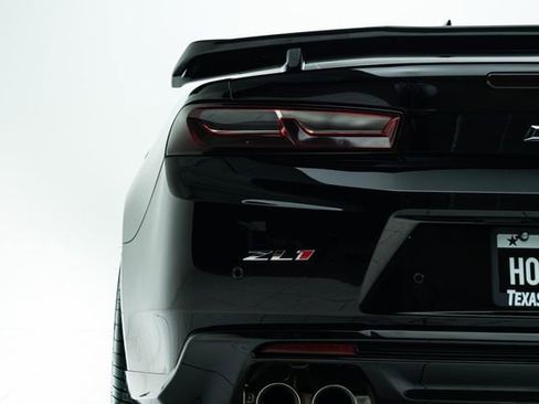 Used 2018 Chevrolet Camaro ZL1 image 17