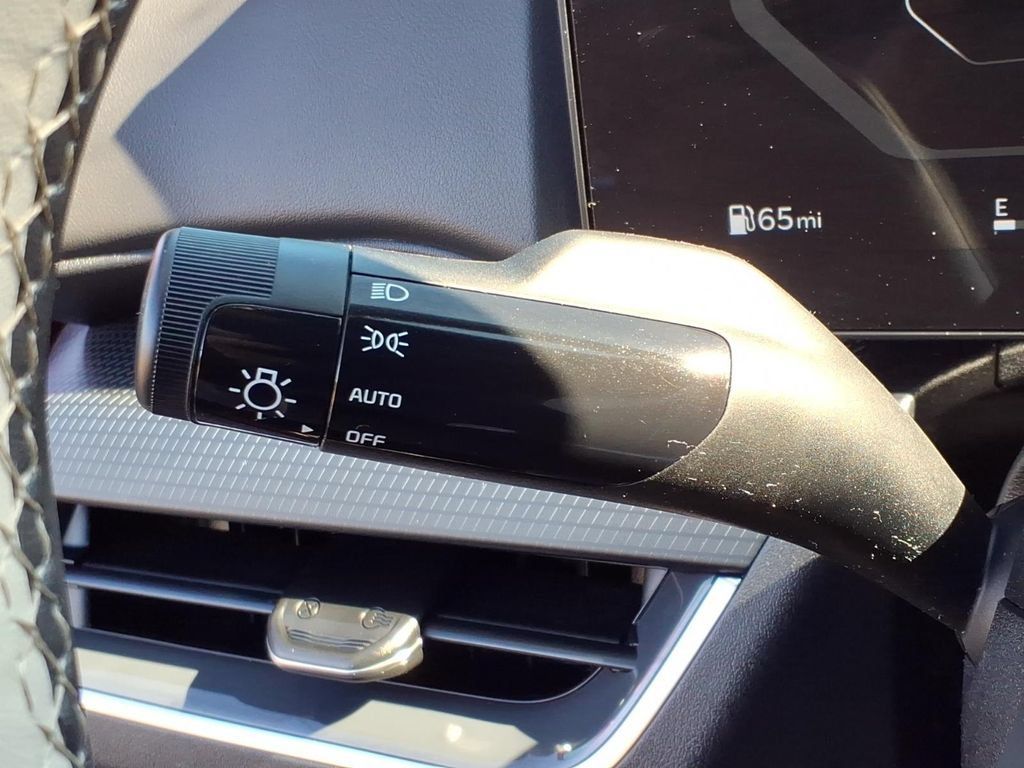 Used 2025 Kia K4 GT-Line FWD image 28