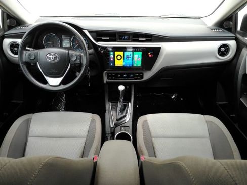 Used 2018 Toyota Corolla LE FWD image 3