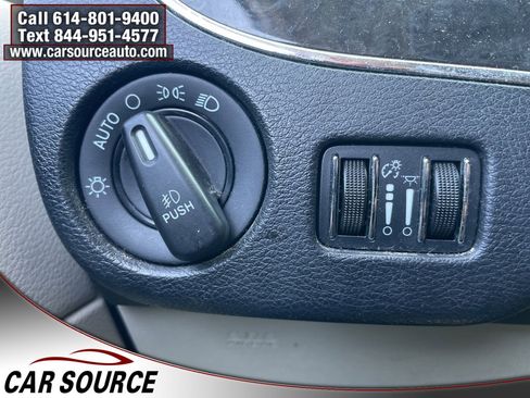 Used 2014 Chrysler Town & Country Touring image 10