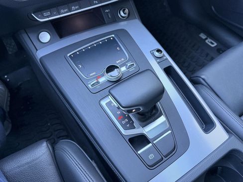 Used 2020 Audi Q5 2.0T Titanium Premium Plus w/ Premium Plus Package image 29