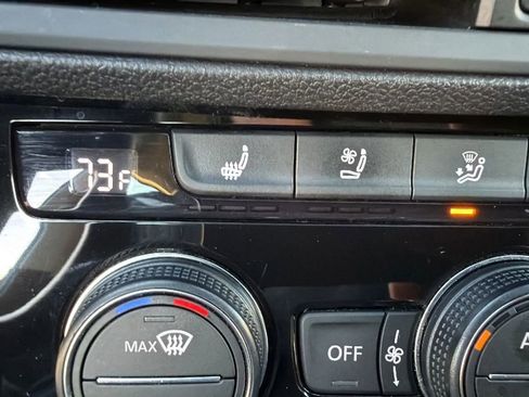 Used 2019 Volkswagen Jetta SEL Premium image 33