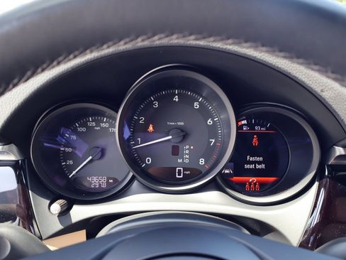 Certified 2022 Porsche Macan AWD/4WD image 16