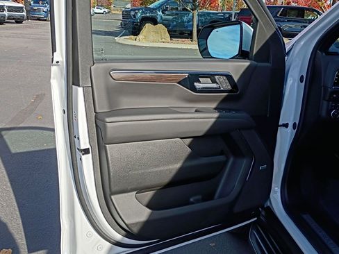 New 2026 Chevrolet Suburban LT w/ Comfort Package image 30