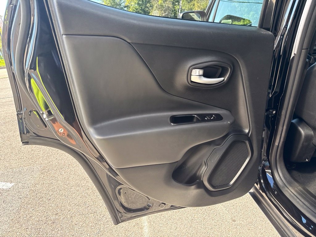 Used 2023 Jeep Renegade Latitude AWD/4WD image 23