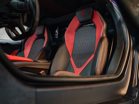 Used 2024 Lamborghini Revuelto AWD/4WD image 8