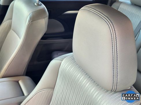 Used 2019 Toyota Highlander LE image 17