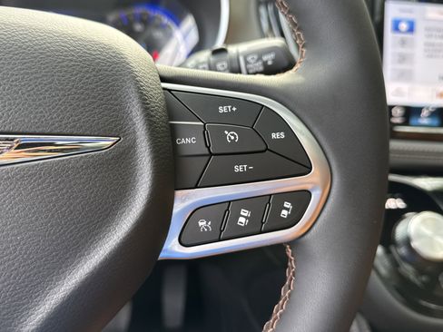 New 2026 Chrysler Pacifica Pinnacle image 31