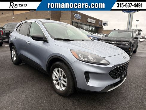 Used 2022 Ford Escape SE w/ Cold Weather Package image 1