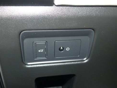 Used 2017 Land Rover Discovery HSE image 30