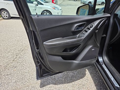 Used 2016 Chevrolet Trax LTZ w/ Midnight Edition FWD image 12