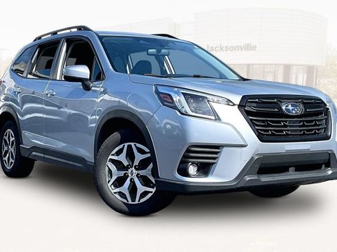 Used 2024 Subaru Forester Premium AWD/4WD image 3