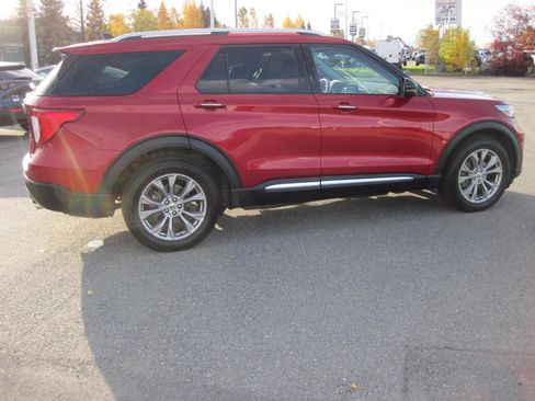 Used 2022 Ford Explorer Limited w/ Equipment Group 301A image 3