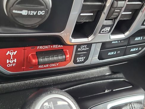 Used 2025 Jeep Wrangler Unlimited Rubicon AWD/4WD image 23