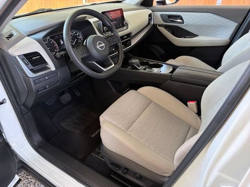Used 2023 Nissan Rogue SV FWD image 2