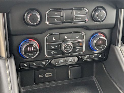 Used 2023 Chevrolet Suburban Premier image 23