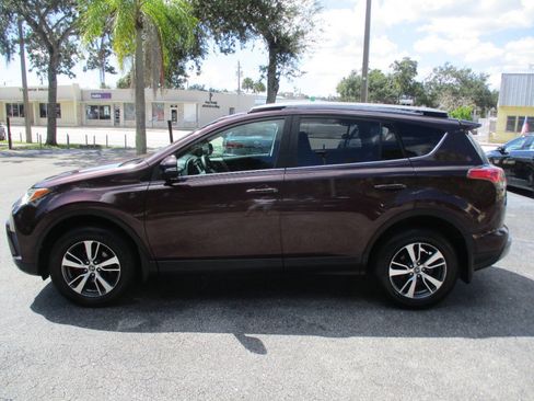 Used 2017 Toyota RAV4 XLE AWD/4WD image 5