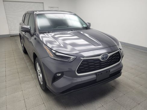 Used 2021 Toyota Highlander LE AWD/4WD image 13