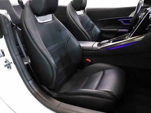 Used 2022 Mercedes-Benz SL 55 AMG 4MATIC w/ Driver Assistance Package image 23