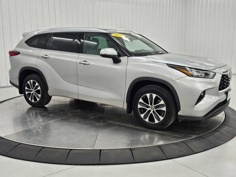 Used 2020 Toyota Highlander XLE AWD/4WD image 7