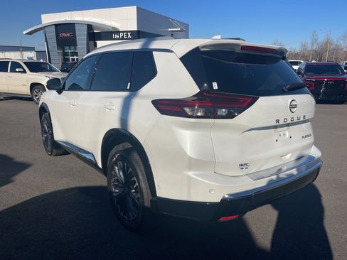 Used 2024 Nissan Rogue Platinum w/ Platinum Premium Package image 3