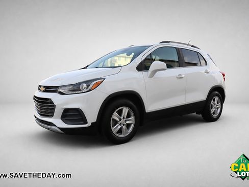 Used 2020 Chevrolet Trax LT w/ LT Convenience Package FWD image 4