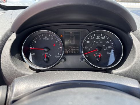 Used 2015 Nissan Rogue S FWD image 1